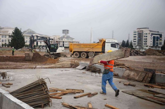 Milli İ̇rade Meydanı’nda Temel Betonu Döküldü