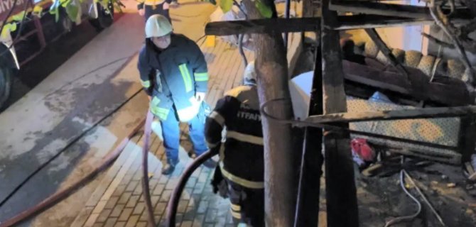 Alevlere Teslim Olan Gecekondu Kullanılamaz Hale Geldi