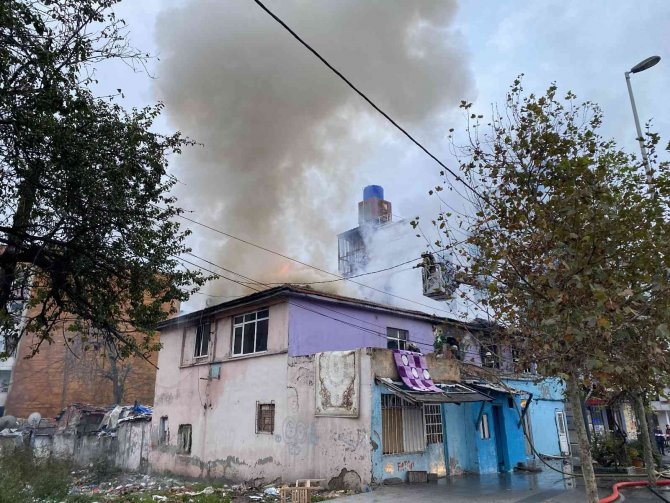 Esenyurt’ta Gecekondu Alev Alev Yandı
