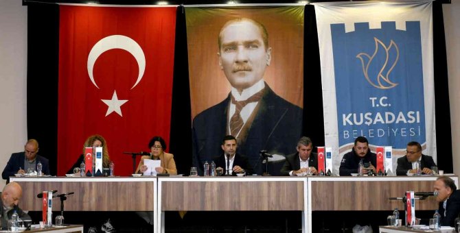 Kuşadası Belediyesi’nden Yılın Son Meclisinde Öğrenci Ve Esnafa Müjde