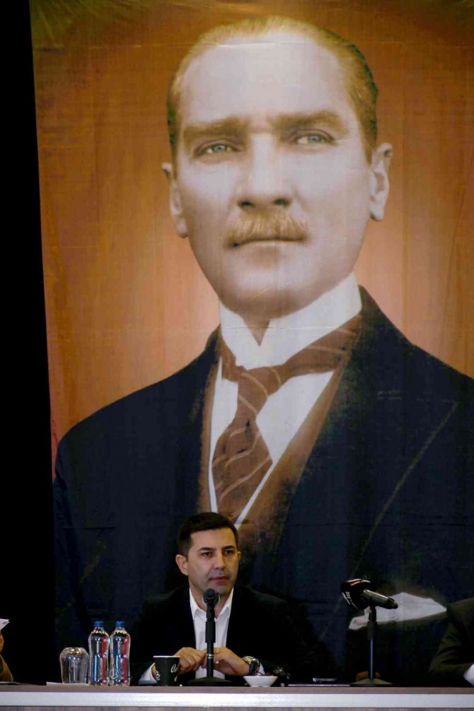 Kuşadası Belediyesi’nden Yılın Son Meclisinde Öğrenci Ve Esnafa Müjde