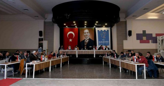 Kuşadası Belediyesi’nden Yılın Son Meclisinde Öğrenci Ve Esnafa Müjde