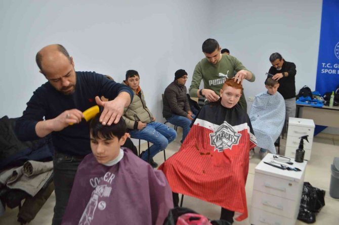 Tavşanlı’da Otizmli Gençlere Kişisel Bakım