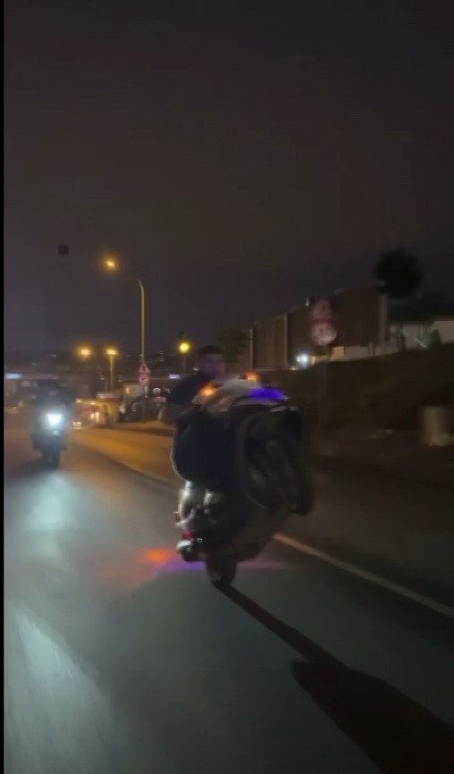 Maltepe’de Tek Teker Üstünde Çakarlı Yolculuk Kamerada