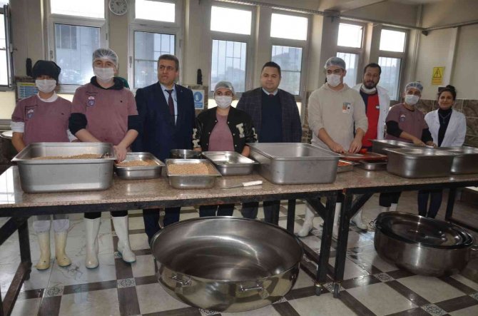 Öğrenciler Hem Üretiyor, Hem De Para Kazanıyor