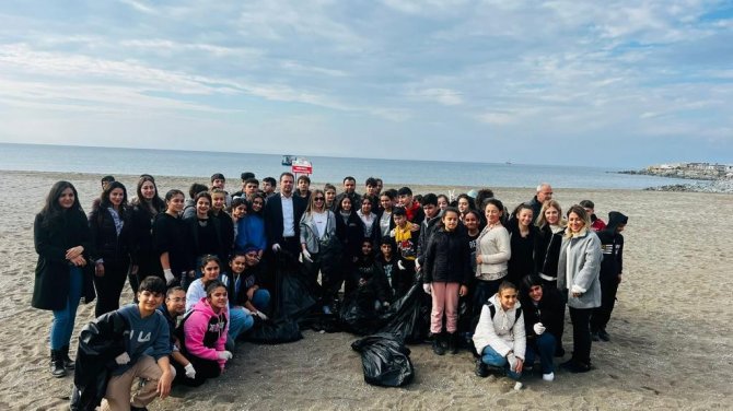 Milli Rekortmen Şahika Ercümen, Hem Dalış Hem De Çevre Temizliği Yaptı