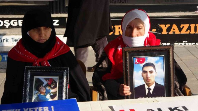 Muş’ta Ailelerin Hdp Önündeki Evlat Nöbeti Sürüyor