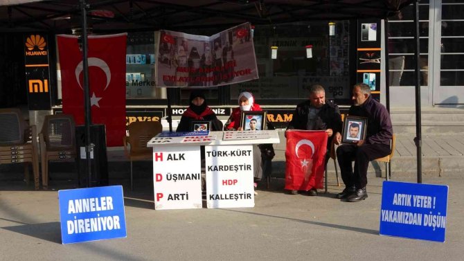 Muş’ta Ailelerin Hdp Önündeki Evlat Nöbeti Sürüyor
