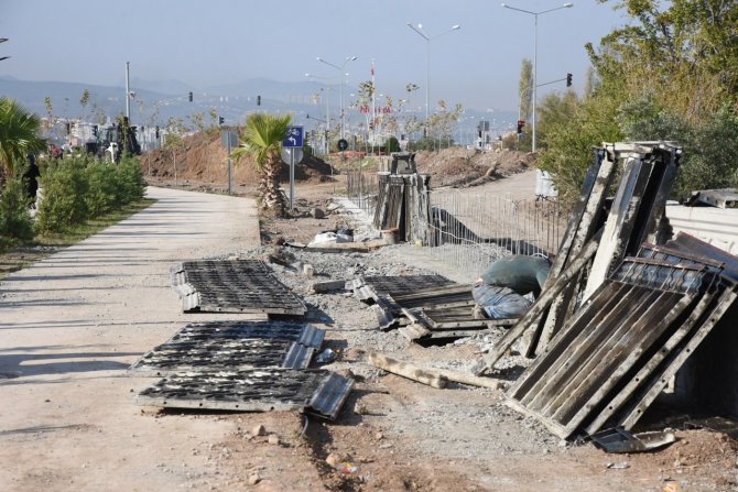 Karaçay Deresi Kenarına Yeni Yürüyüş Ve Bisiklet Yolları