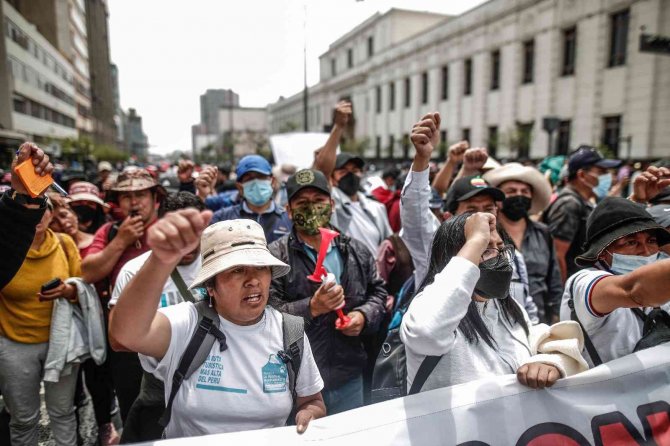Peru Devlet Başkanı Castillo Kongreyi Feshetti, Ohal İlan Edildi