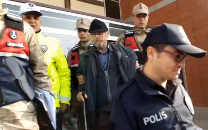 "Erkek Değilim" Diyen Sahte Hoca Tutuklandı