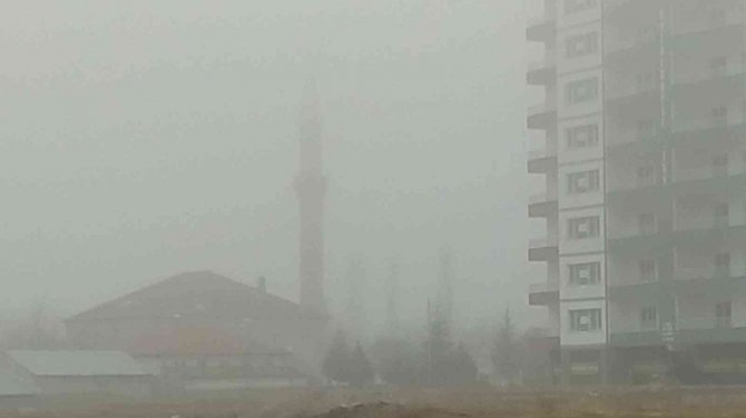 Gemerek’te Ekili Olan Yoğun Sis Nedeniyle Göz Gözü Görmedi