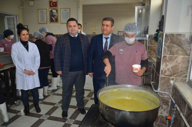 Öğrenciler Hem Üretiyor, Hem De Para Kazanıyor