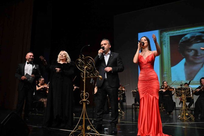 Zeki Müren Bursa’da Şarkılarla Anıldı