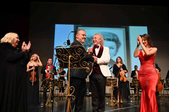 Zeki Müren Bursa’da Şarkılarla Anıldı