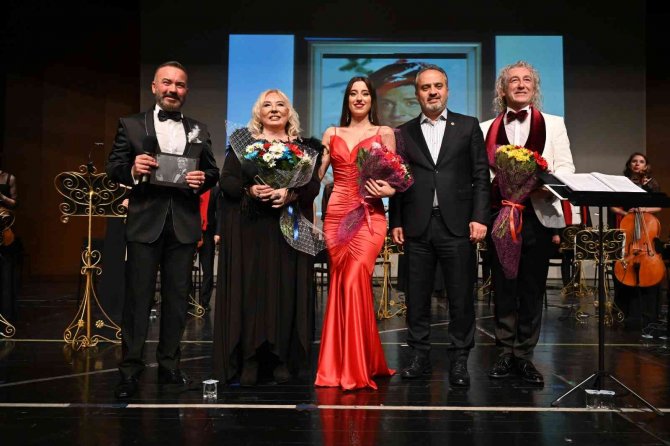 Zeki Müren Bursa’da Şarkılarla Anıldı