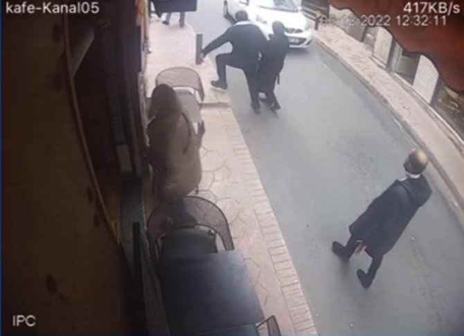 Taksim’de Dehşet Anları Kamerada: Ünlü Kadın Oyuncu Yayaların Arasına Daldı