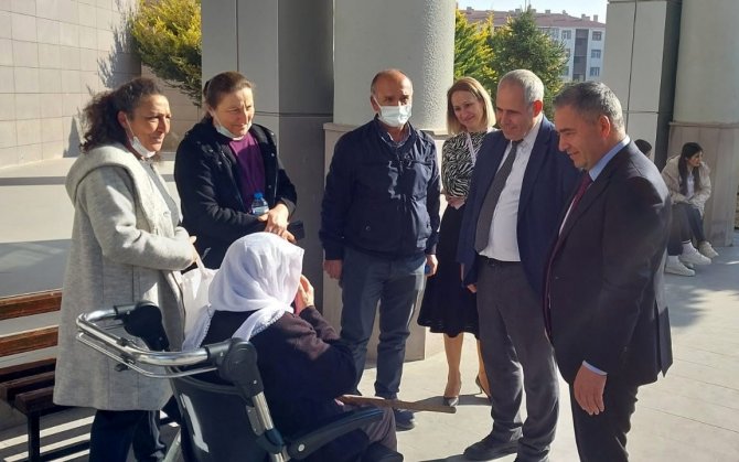 Vali Mete Buhara, Hasta Ve Refakatçılarını Dinledi