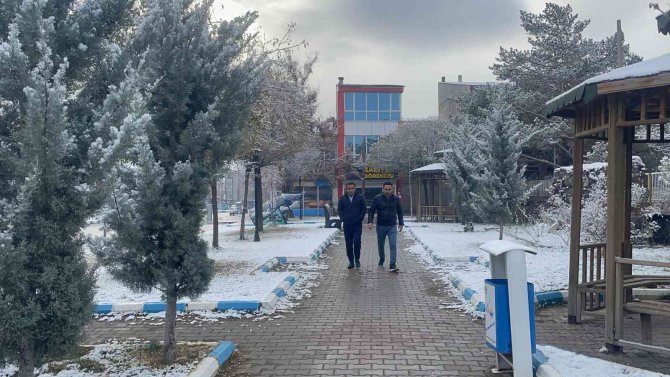 Muradiye’de Kar Yağışı