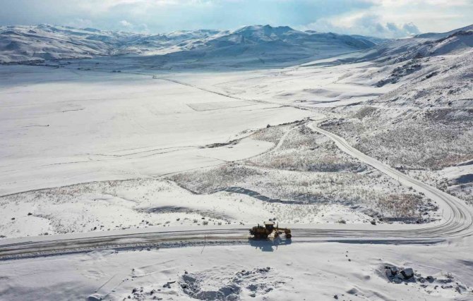 Kardan Kapanan Yollar Tek Tek Açıldı