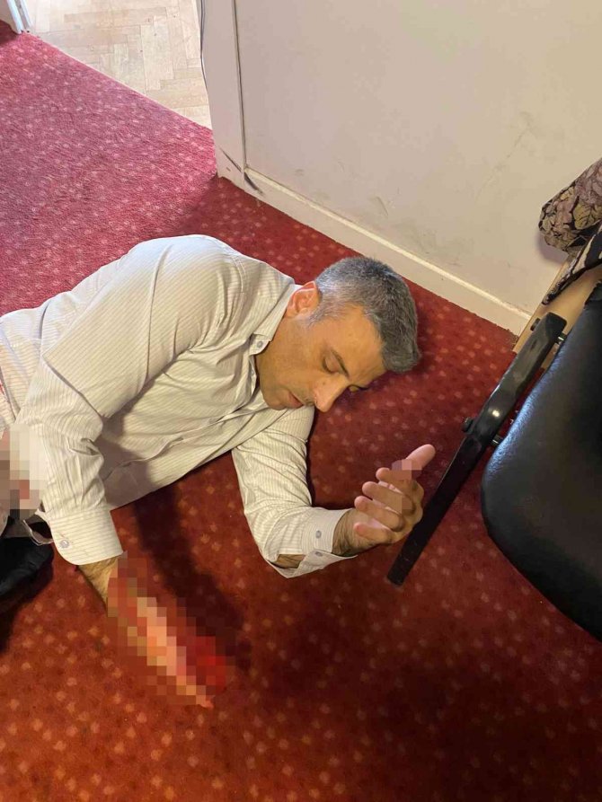 Yenilik Partisi Genel Başkanı Öztürk Yılmaz Ofisinde Bıçaklı Saldırıya Uğradı.