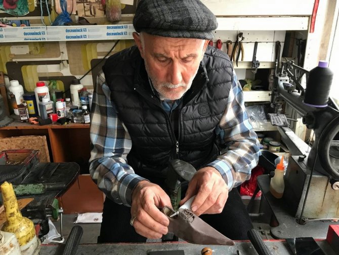 Yok Olmaya Yüz Tutan Mesleği Yarım Asrı Geçkin Süredir Yapıyor