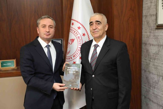 Ai̇çü Öğretim Üyesi Prof. Dr. Gökalp’dan Milli Eğitim Müdürü Kökrek’e Ziyaret