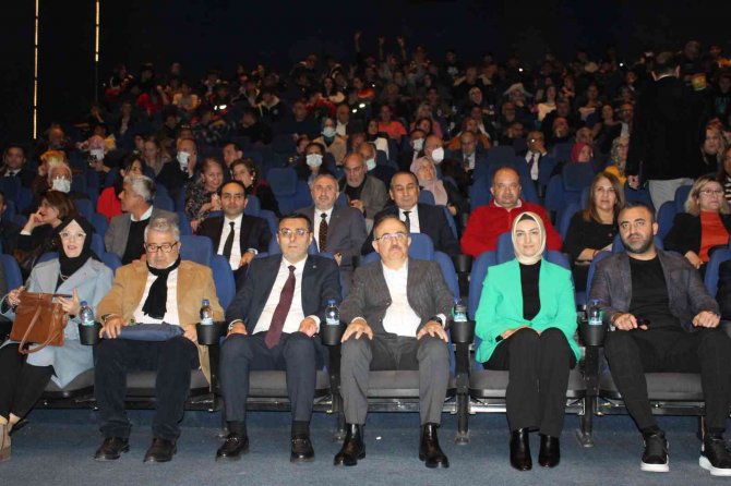 Engelli Milletvekilinin Hayat Hikayesini Anlatan Filmin İ̇zmir Galası Yapıldı