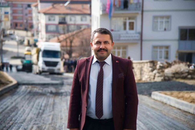 15 Günde 3 Mahalleye 8 Bin Ton Sıcak Asfalt