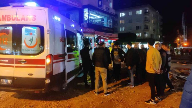 İ̇nşaat Alanında Beton Dökümünde Kalıp Çöktü: 2 İşçi Yaralı