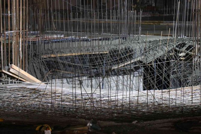 İ̇nşaat Alanında Beton Dökümünde Kalıp Çöktü: 2 İşçi Yaralı