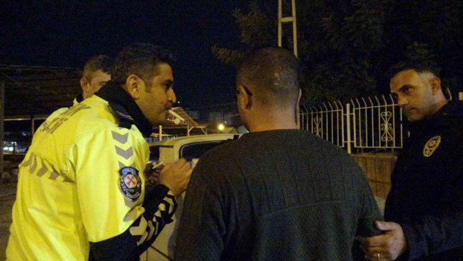 Adana Polisinden Alkollü Sürücüye Alkolmetre Dersi