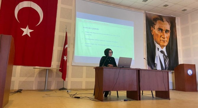 Altıntaş Myo’da İki Panel Birden