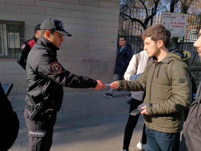 Başkent’te Polisten Okul Çevrelerinde Sıkı Denetim