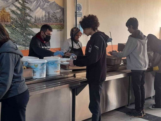 Balıkesir’de 19 Bin Öğrenci Ücretsiz Yemek İmkanından Faydalanıyor