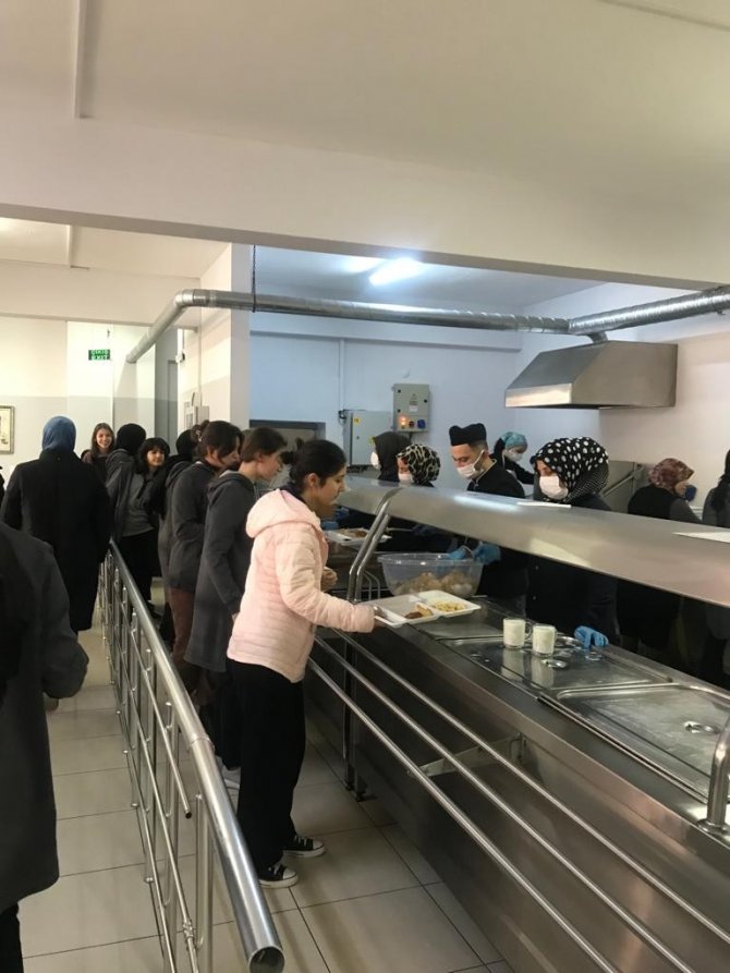 Balıkesir’de 19 Bin Öğrenci Ücretsiz Yemek İmkanından Faydalanıyor
