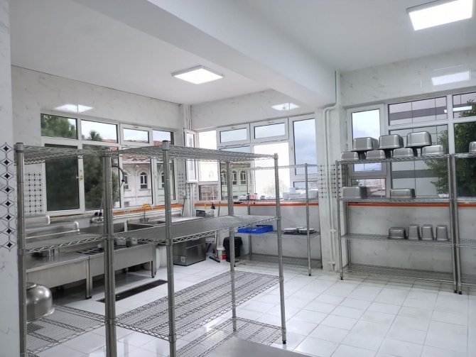 Öğrencilerin Yemekleri Meslek Lisesinde Hazırlanıyor