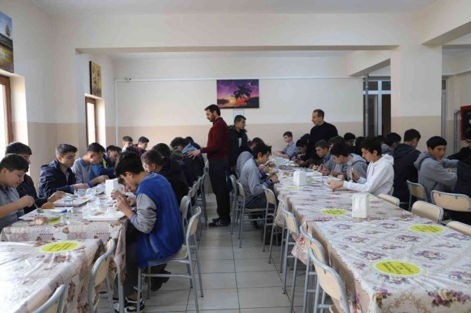 Bayburt’ta 3 Bin 600 Öğrenciye Ücretsiz Yemek Desteği