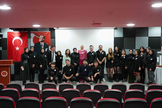 Kadın Hakları Konuşmalar Ve Tiyatro Oyunu İle Anlatıldı