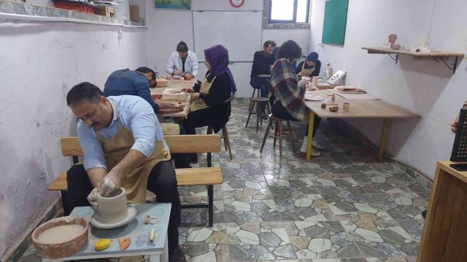 Öğretmenler Çocuklarıyla Yeteneklerini Geliştiriyor