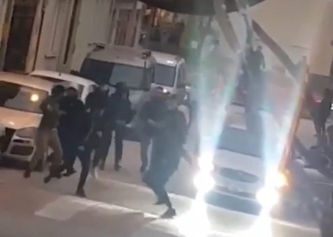 Bursa’da Liseli Gençlerin Kavgası Kamerada
