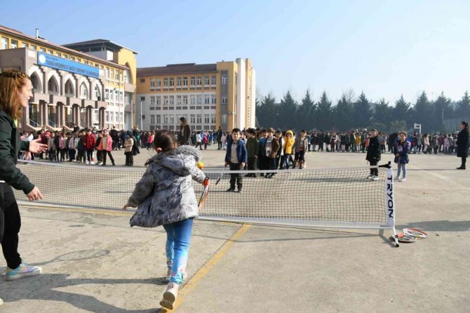 Düzce Belediyesi Depremin İzlerini Silmek İçin Sahada