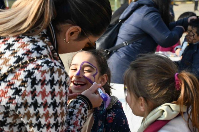 Düzce Belediyesi Depremin İzlerini Silmek İçin Sahada