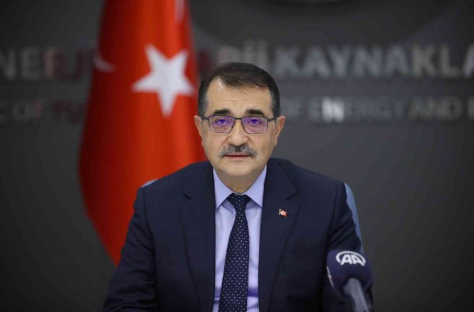 Bakan Dönmez: “İ̇thal Danışmanlarla Türkiye’nin Enerjisini Yönetmeye Talip Olmak Enerji Kapitülasyonlarına Kapı Aralamaktır”