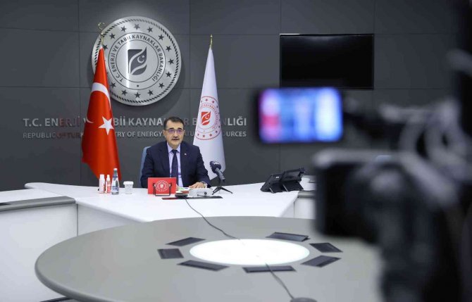 Bakan Dönmez: “İ̇thal Danışmanlarla Türkiye’nin Enerjisini Yönetmeye Talip Olmak Enerji Kapitülasyonlarına Kapı Aralamaktır”