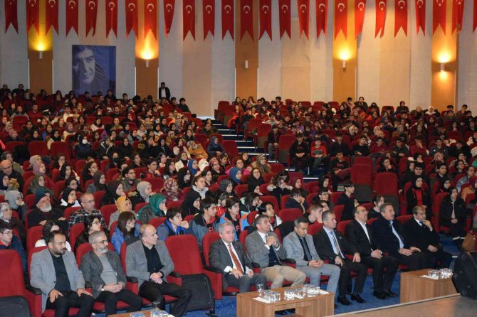 Erzurum’da ‘Diriliş Eri Sezai Karakoç’ Paneli