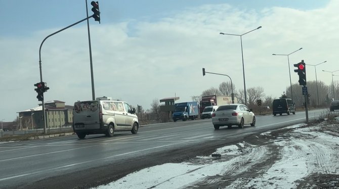 Kontrol Eden Yok, Kırmızı Işıkta Geçen Çok
