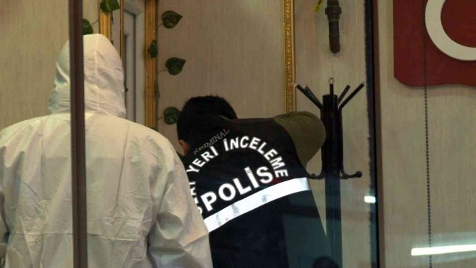 Esenyurt’ta Silahlı Saldırı: Restorana Sığınan Genç Bacağından Yaralandı