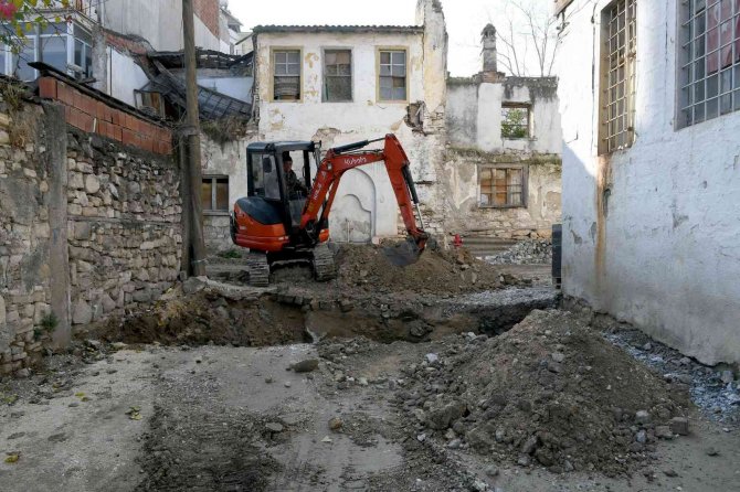 Eski Kuşadası’nın Tarihi Dokusu Sağlıklı Alt Yapı İle Buluşuyor