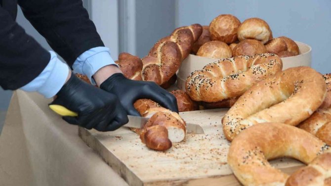 Liseliler Hamur Teknesinin Başına Geçti, Günde 10 Bin Ekmek Üretecek